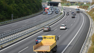 Frau dr&auml;ngt Autofahrer in Bayern von Autobahn - Einweisung in Psychiatrie