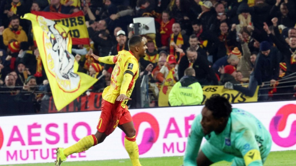 Lens hold off Auxerre to retake top spot from PSG