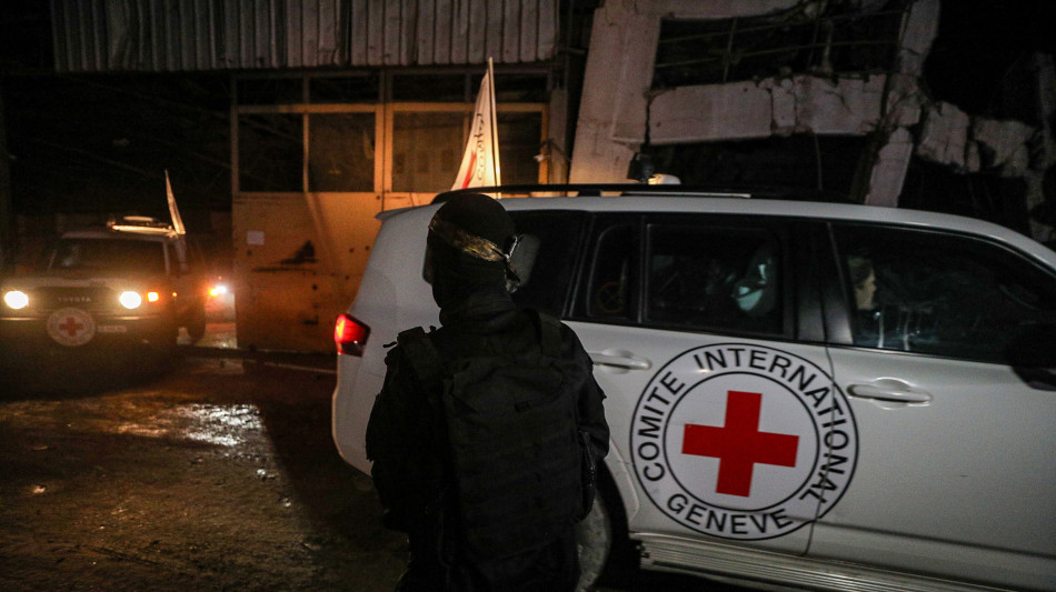 Idf, la Croce Rossa ha ricevuto due corpi di ostaggi