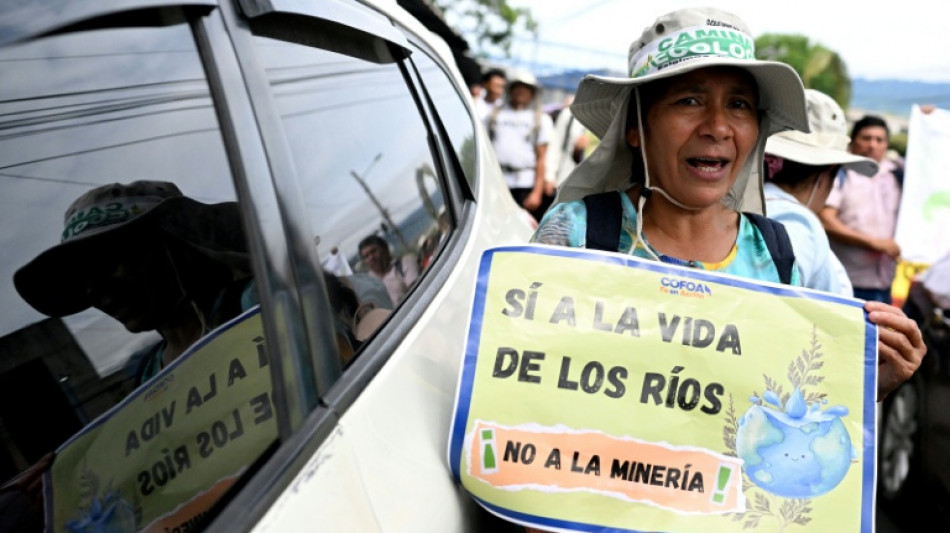 Exigen libertad de activistas de DDHH en marcha contra minería en El Salvador