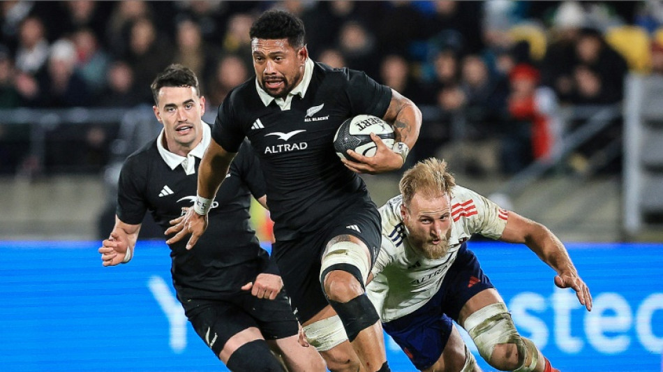 Rugby: des Bleus "en développement" prennent une leçon des All Blacks