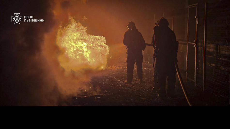 Mosca, 'raid massicci su strutture energetiche ucraine'