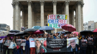 Dos franceses acusados de espionaje en Irán salen de la cárcel