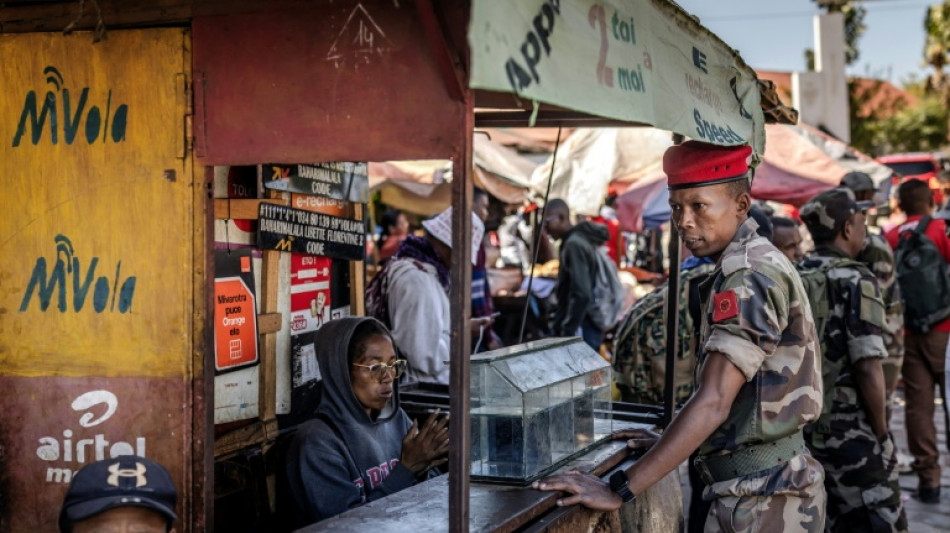 Madagascar: fête lucide et cour auprès du militaire en passe d'être investi président
