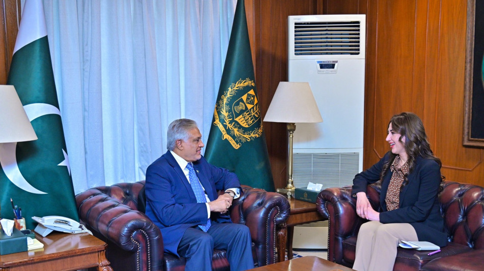 Ministro esteri Pakistan incontra l'incaricata d'affari Usa Baker