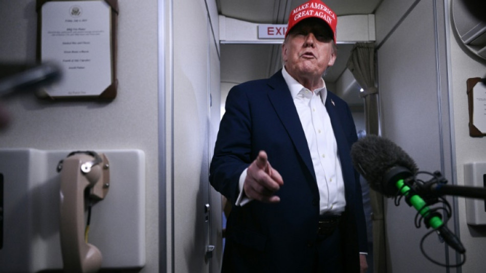 Trump dice que enviará "probablemente 12" cartas sobre aranceles el lunes a sus socios