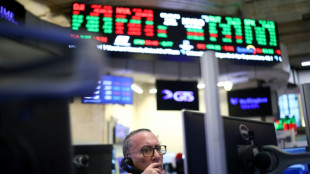 Nouveaux records &agrave; Wall Street, la tension retombe avec les prix du p&eacute;trole