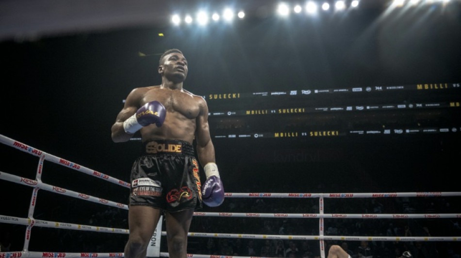 Boxe: Mbilli éteint Sulecki dès le premier round, attend toujours Canelo