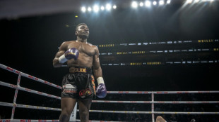 Boxe: Mbilli éteint Sulecki dès le premier round, attend toujours Canelo