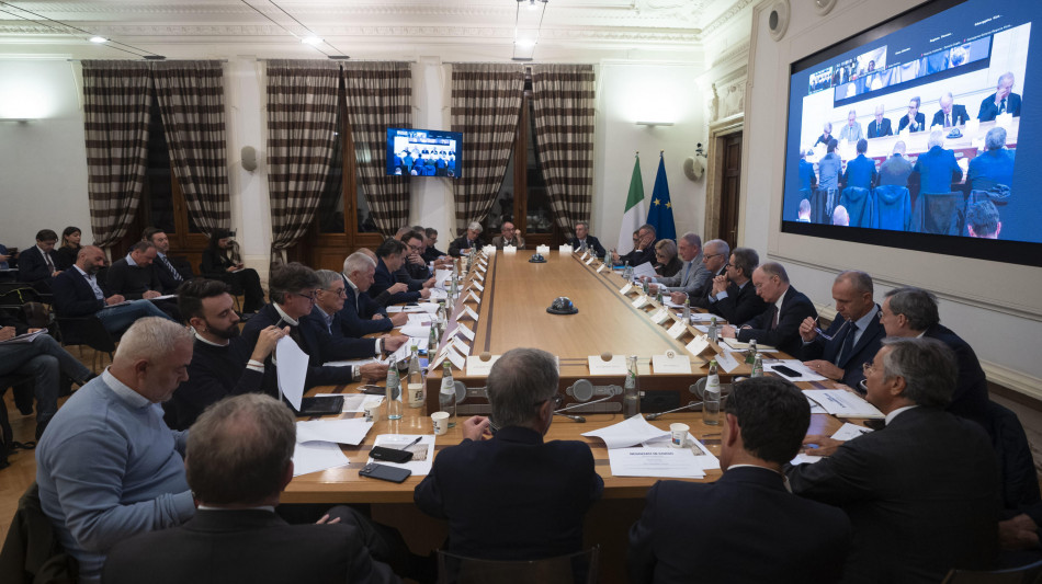 Il governo convoca sindacati su vicenda Ex Ilva marted&igrave; 18