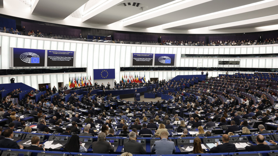 Il Parlamento europeo sospende l'intesa sui dazi con gli Usa
