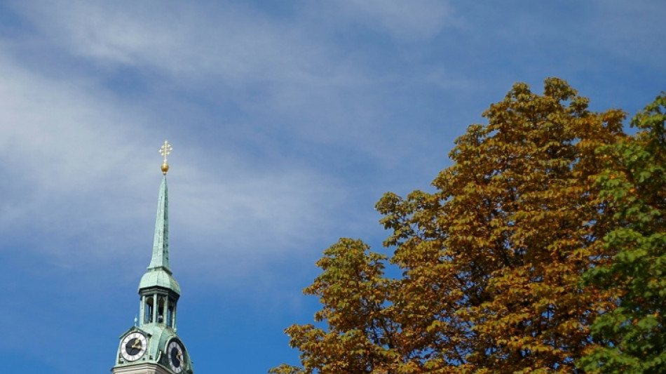 Aus 60 Metern H&ouml;he abgeseilt: Feuerwehr rettet Verletzte von Kirchturm in M&uuml;nchen