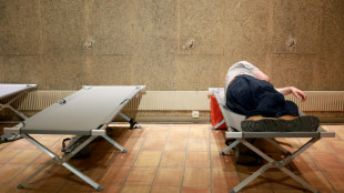 Des douches et une salle fraîche pendant la canicule, un "bonheur" pour des sans-abri