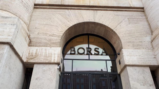 Borsa: Milano chiude in rialzo dello 0,90%