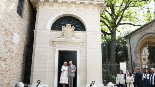El rey Carlos III y Camila visitan la tumba de Dante, padre de la lengua italiana