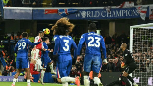 Chelsea segura empate contra l&iacute;der Arsenal (1-1); Liverpool volta a vencer