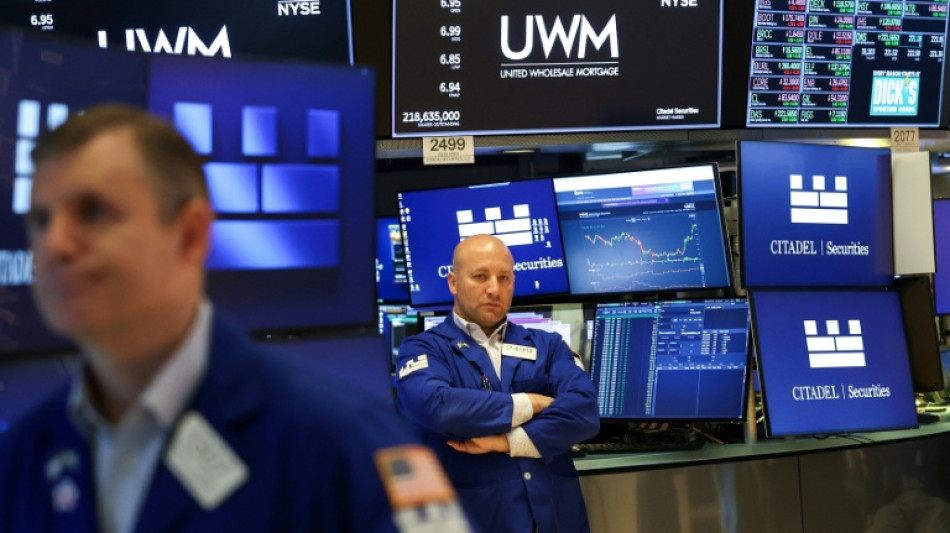 Wall Street marque une pause après une série de records