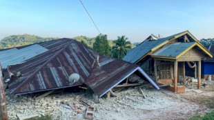 Schweres Erdbeben in Indonesien - Tausende Menschen fliehen wegen Tsunami-Warnung