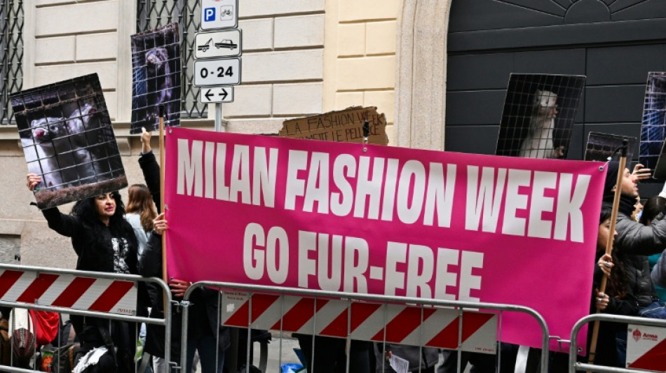 Semaine de la mode de Milan: des militants pour la cause animale demandent de bannir la fourrure