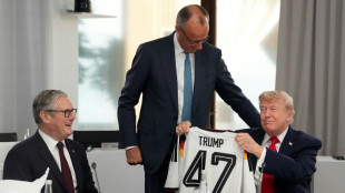 G7-Gipfel: Merz schenkt Trump Nationaltrikot zum 80. Geburtstag