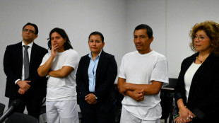 La justicia salvadoreña ordena mantener en prisión a un abogado ambientalista y a un pastor