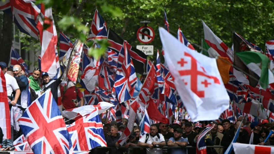Zehntausende bei Demonstration von rechtsextremem Aktivisten in London
