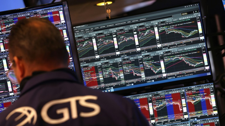 Les march&eacute;s mondiaux sur leur pire semaine depuis avril, le bitcoin plonge