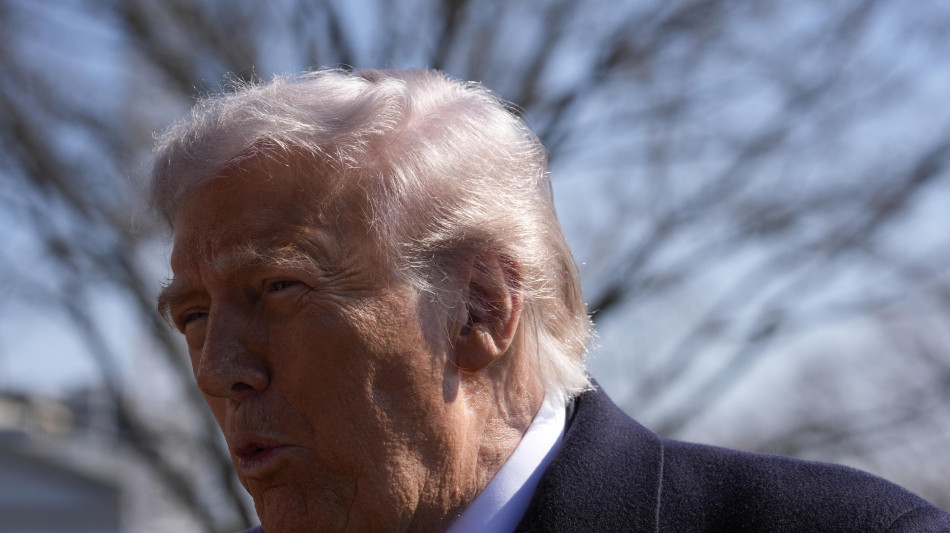 Trump sarcastico, 'Iran mi chieder&agrave; chi voglio al posto di Khamenei'