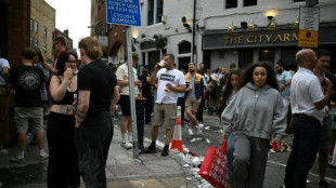 Dua Lipa, Coldplay e outros artistas exigem limite de preço para revenda de ingressos
