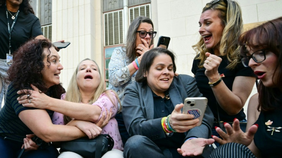 Familias celebran su victoria judicial contra Instagram y YouTube