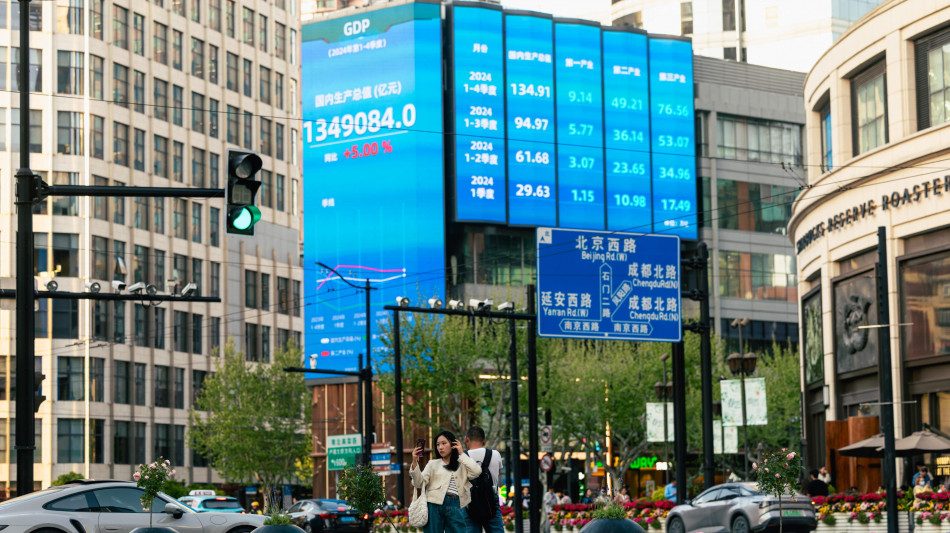 Borsa: Shanghai apre a -0,45%, Shenzhen a -0,55%