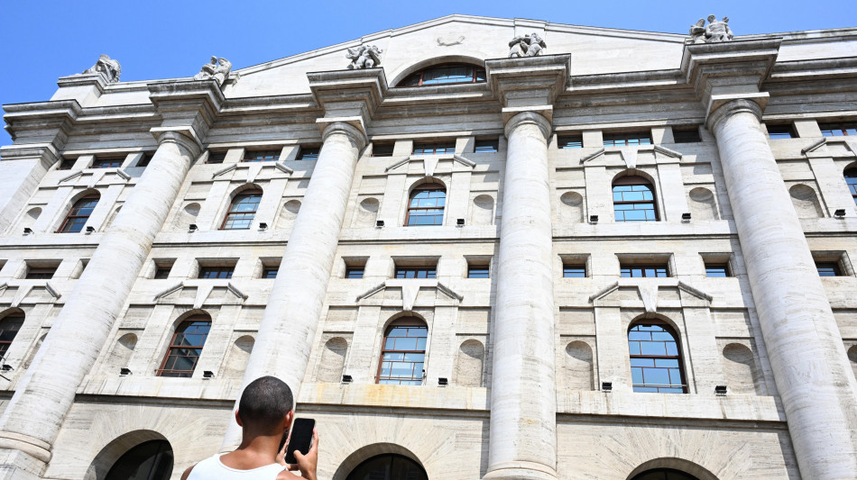 Borsa: Milano in calo (-0,2%) con le banche