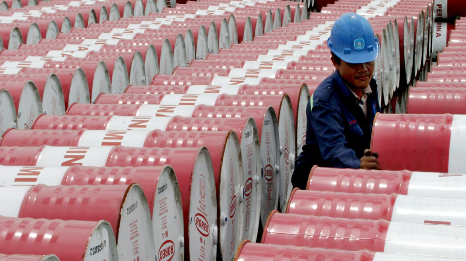 Prezzo petrolio in calo, Wti scambiato a 56,45 dollari