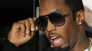 Ex-parceira de "Diddy" Combs diz que ele a obrigava a participar de orgias