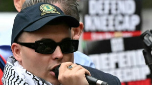 Representantes judíos de Francia piden cancelar actuación de Kneecap, acusado de apoyar a Hezbolá