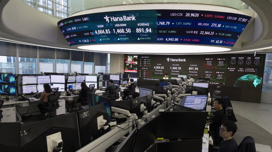 Borsa: l'Asia chiude fiacca, tornano i timori per l'IA