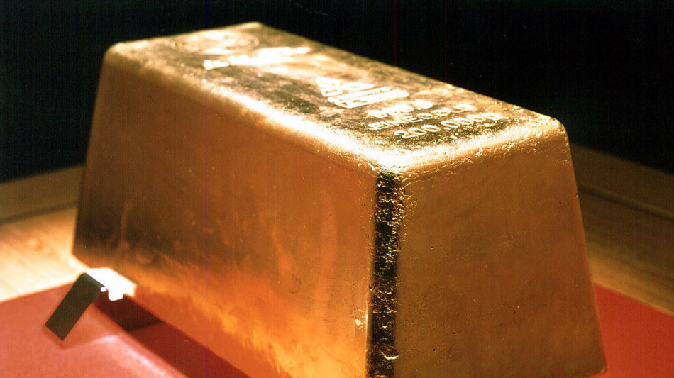 Prezzo dell'oro crolla, Spot scambiato a 4.152 dollari