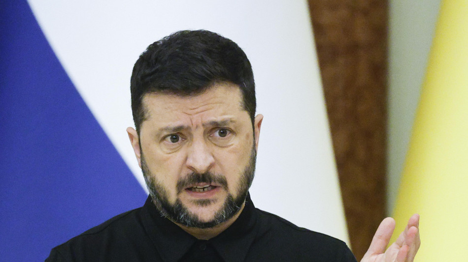 Zelensky, 'non daremo mai alla Russia alcuna ricompensa'