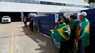 Bolsonaro deixa hospital e cumpre pris&atilde;o domiciliar em casa