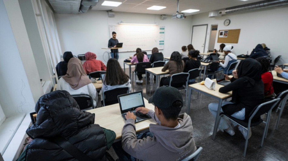 Suecia planea prohibir los tel&eacute;fonos m&oacute;viles en las escuelas de primaria y secundaria