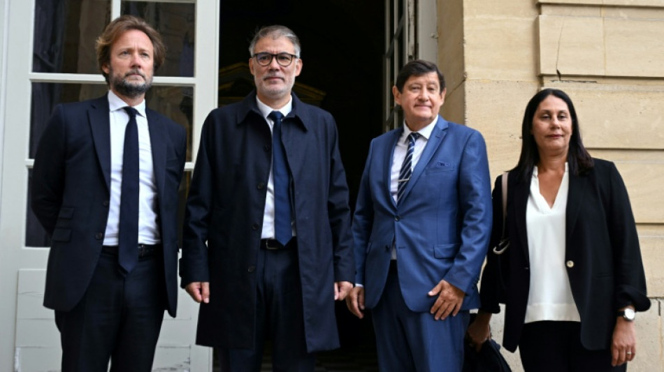 Le Parti socialiste se place un peu plus au centre du jeu de l'après-Bayrou