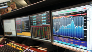 Borsa: Milano piatta (-0,05%), gira in ribasso Tim, restano in luce le risparmio