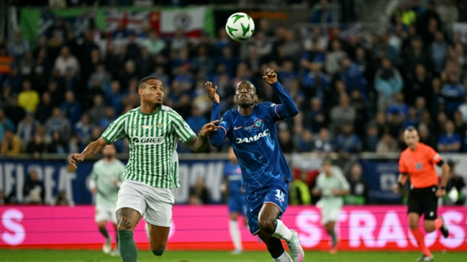Betis exerce opção de compra do zagueiro Natan, ex-Flamengo