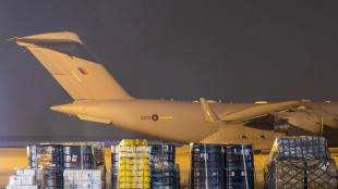 Aereo cargo esce di pista a Hong Kong, un morto e un ferito