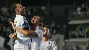 Com assist&ecirc;ncias de Neymar, Santos vence Macar&aacute; (2-1) de virada na ida das oitavas da Sul-Americana
