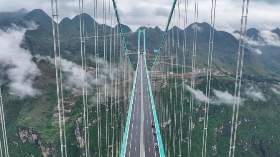 La Chine met en service le pont le plus haut du monde