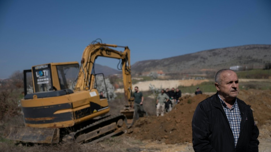 Au Kosovo, la qu&ecirc;te des disparus dans l'espoir t&eacute;nu de pouvoir fleurir une tombe