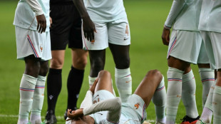 Mbapp&eacute; sofre les&atilde;o no joelho e deixar&aacute; concentra&ccedil;&atilde;o da Fran&ccedil;a
