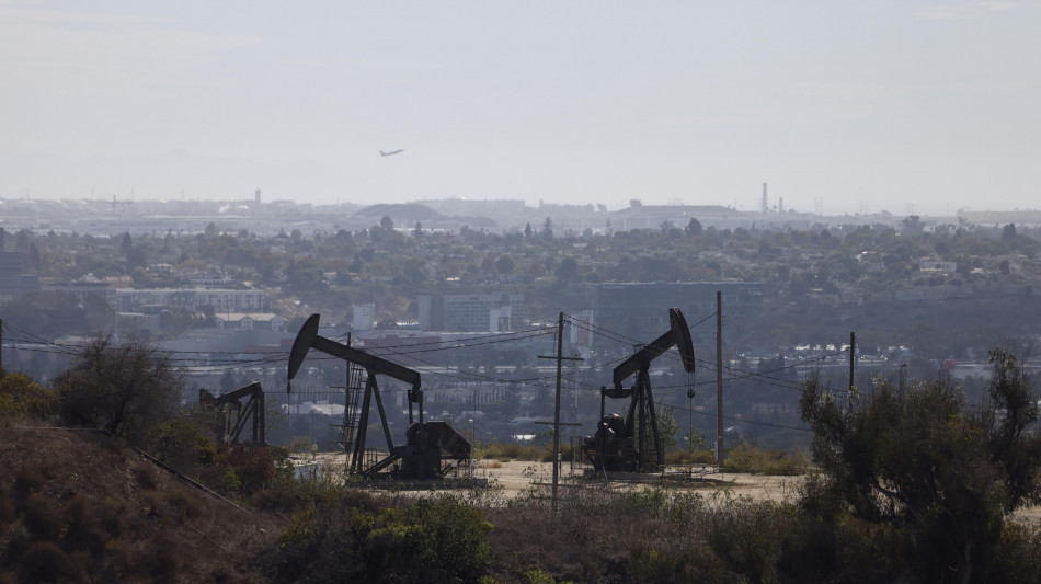 Il petrolio in calo a New York a 58,08 dollari