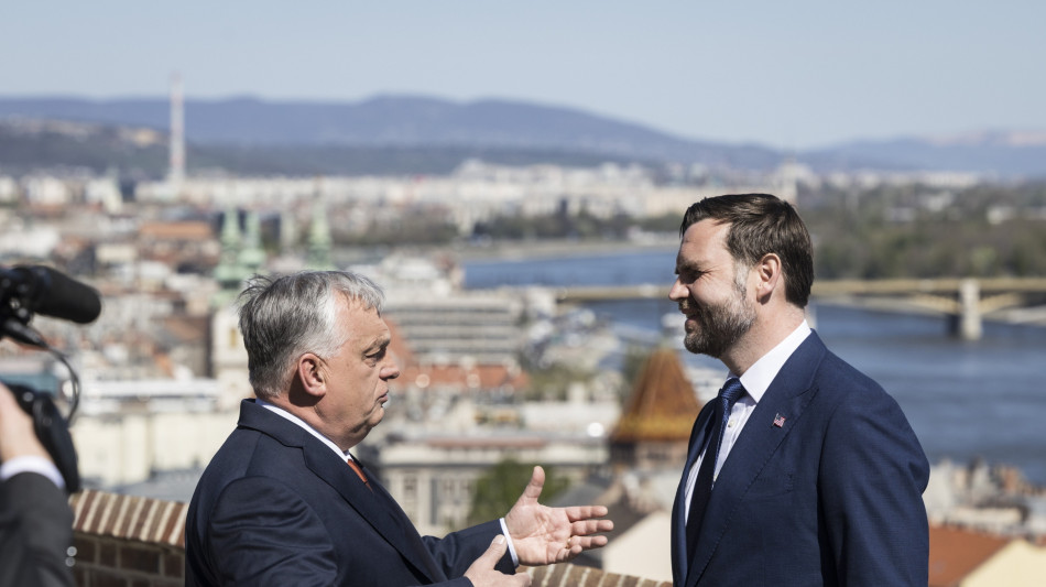 Vance 'qui per aiutare Orban e dare un segnale ai burocrati Ue'